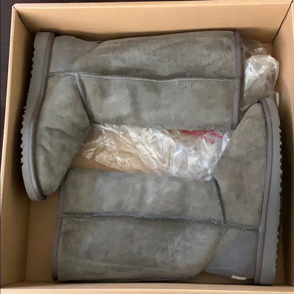 Gray women uggs